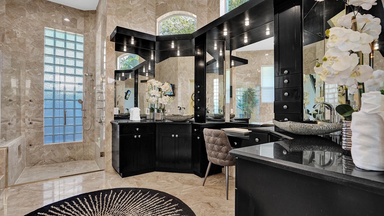 Photo of Bathroom in Plantation