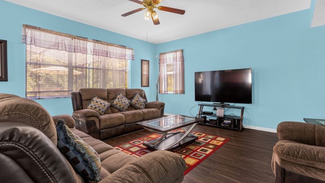 Photo of Livingroom in Windwood Bay
