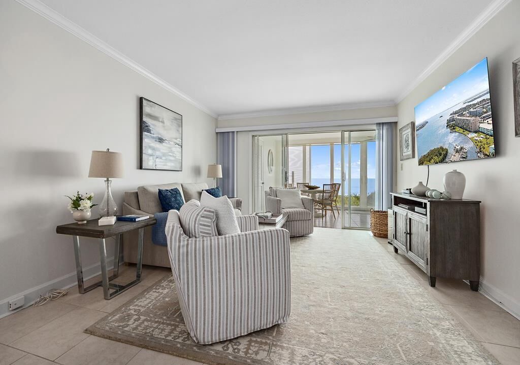 Photo of Livingroom in Sawgrass