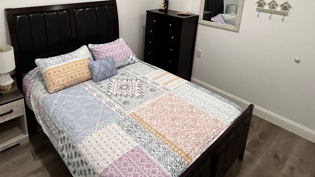 Photo of Bedroom in Colonial Hills