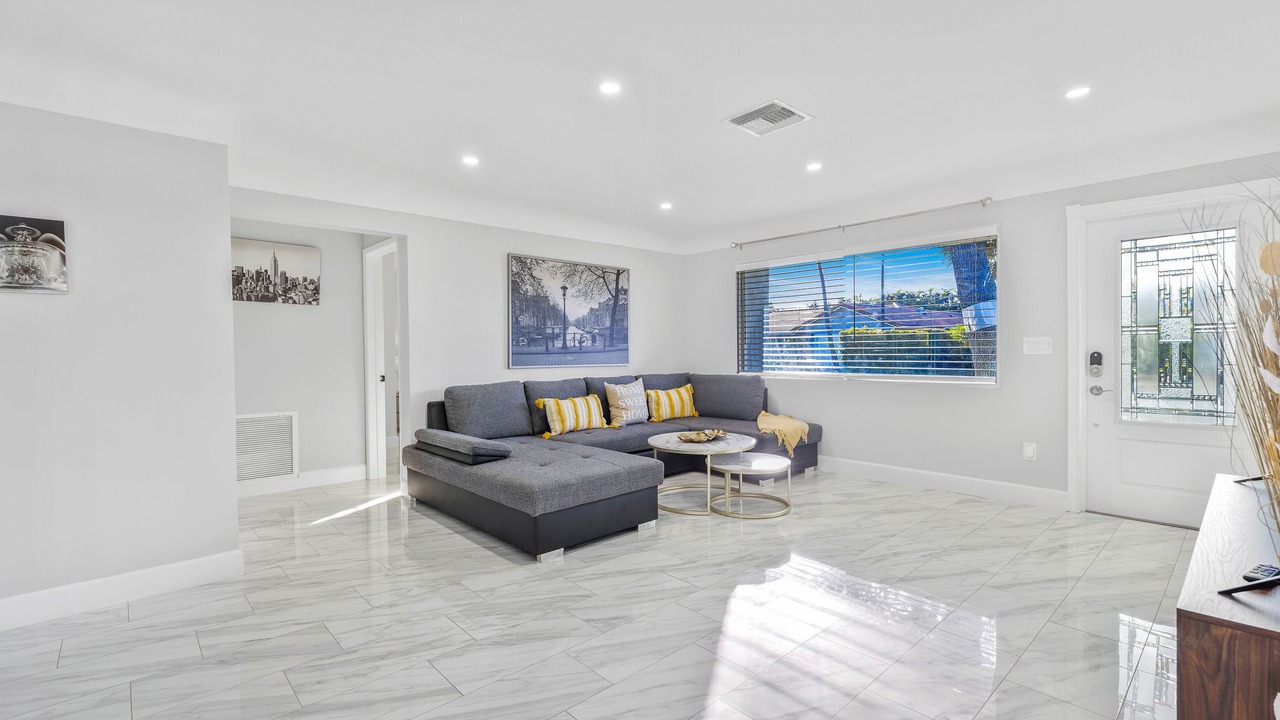 Photo of Livingroom in Imperial Point
