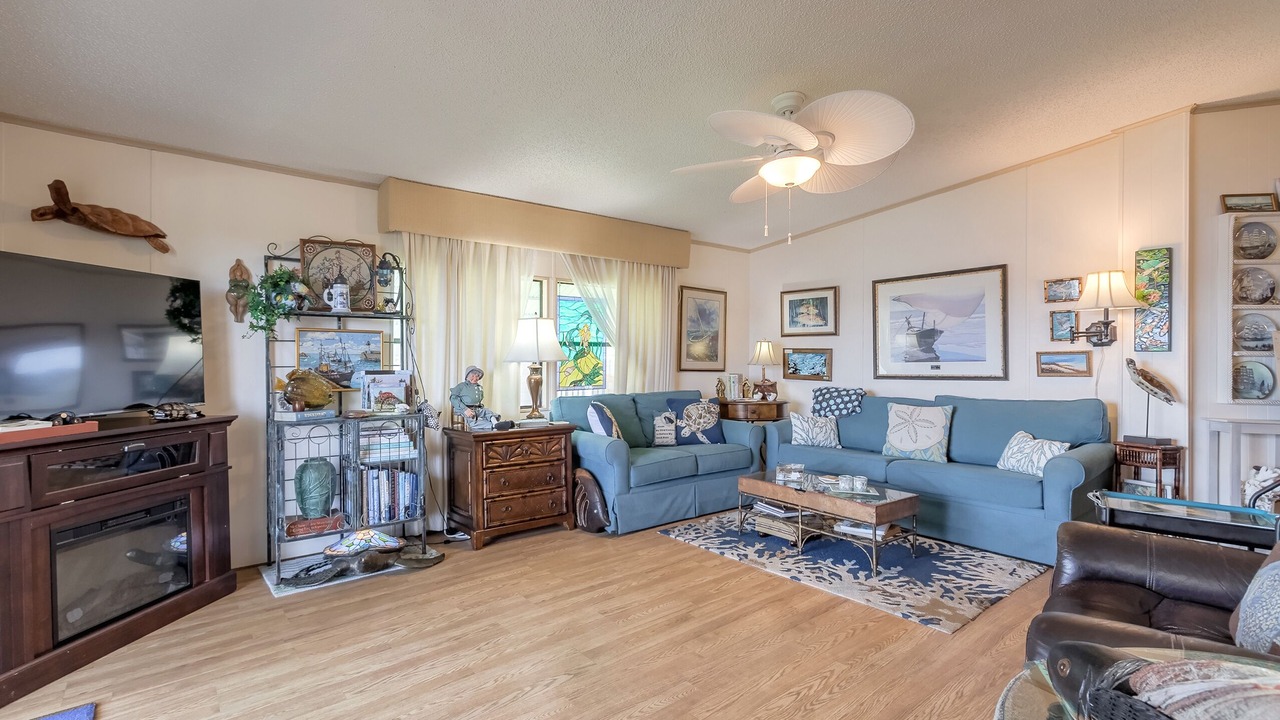 Photo of Livingroom in Edgewater
