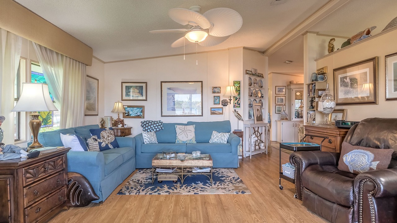 Photo of Livingroom in Edgewater