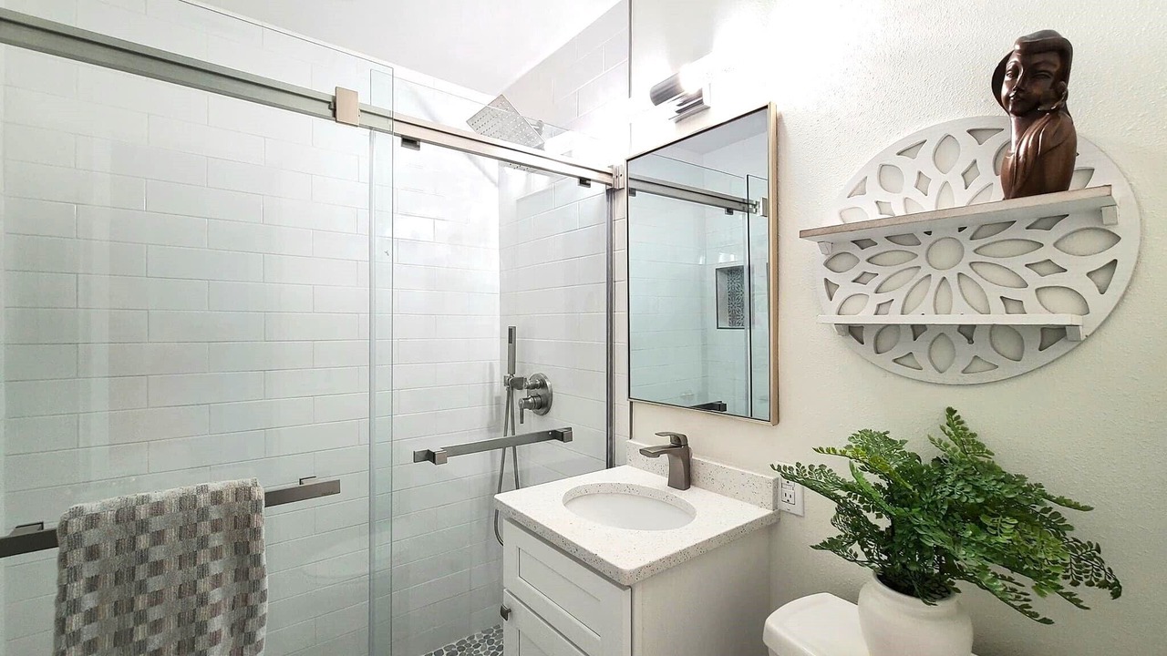 Photo of Bathroom in Sunny Shores