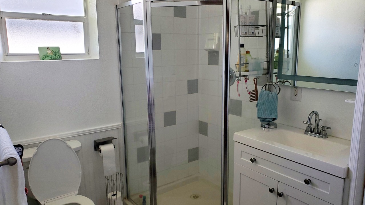 Photo of Bathroom in Tropical Shores