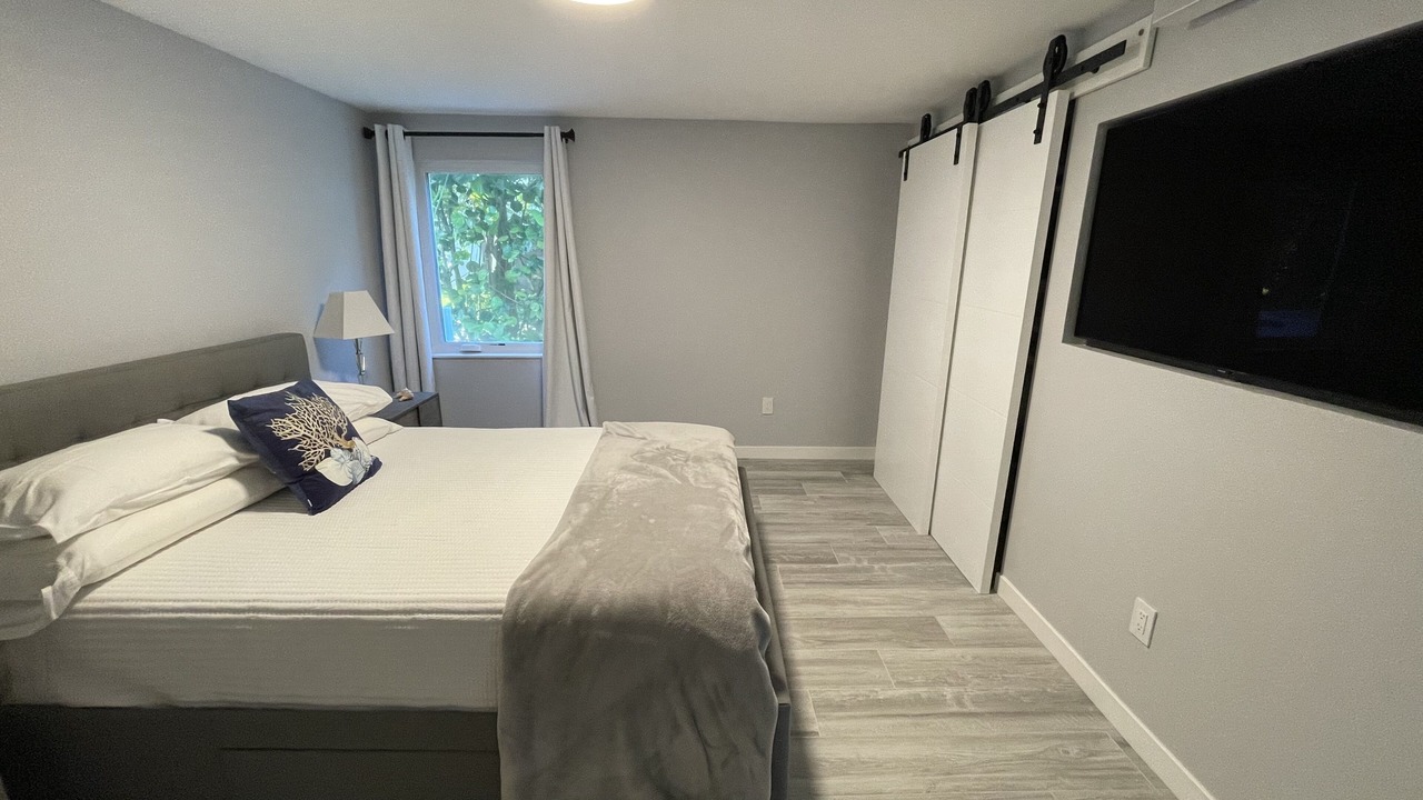 Photo of Bedroom in Floridana Beach