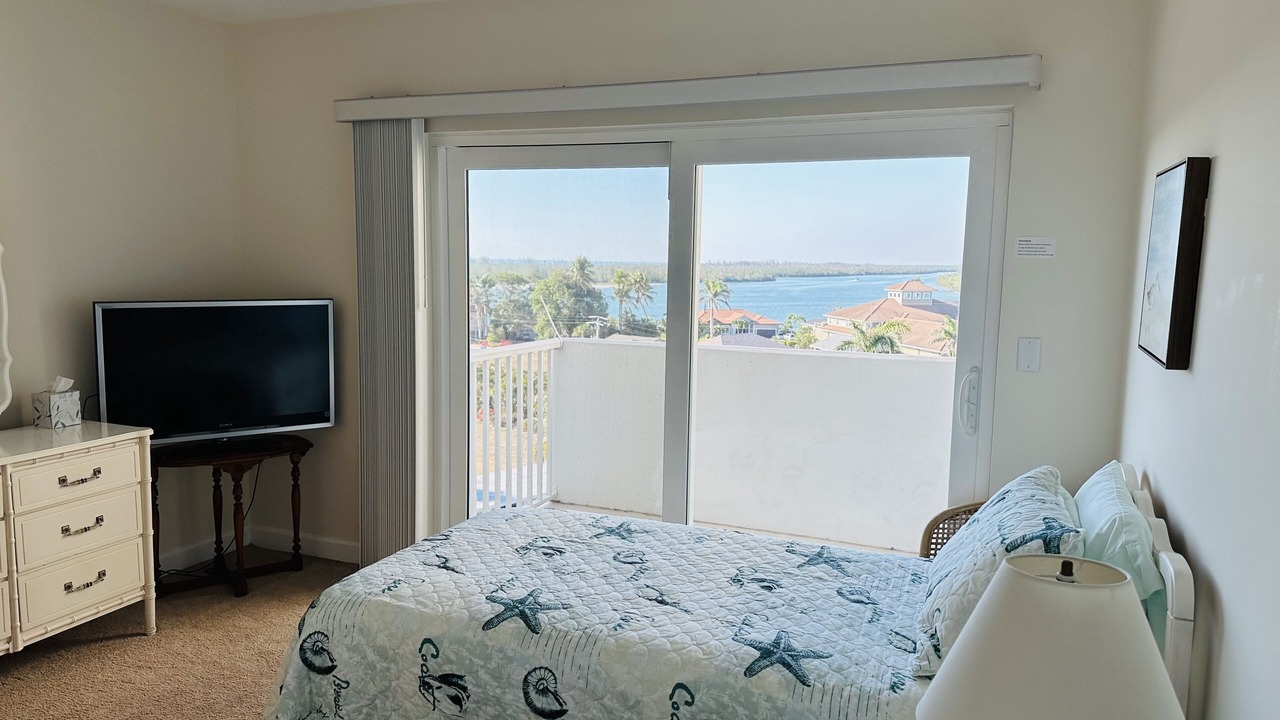 Photo of Bedroom in Isles of Capri