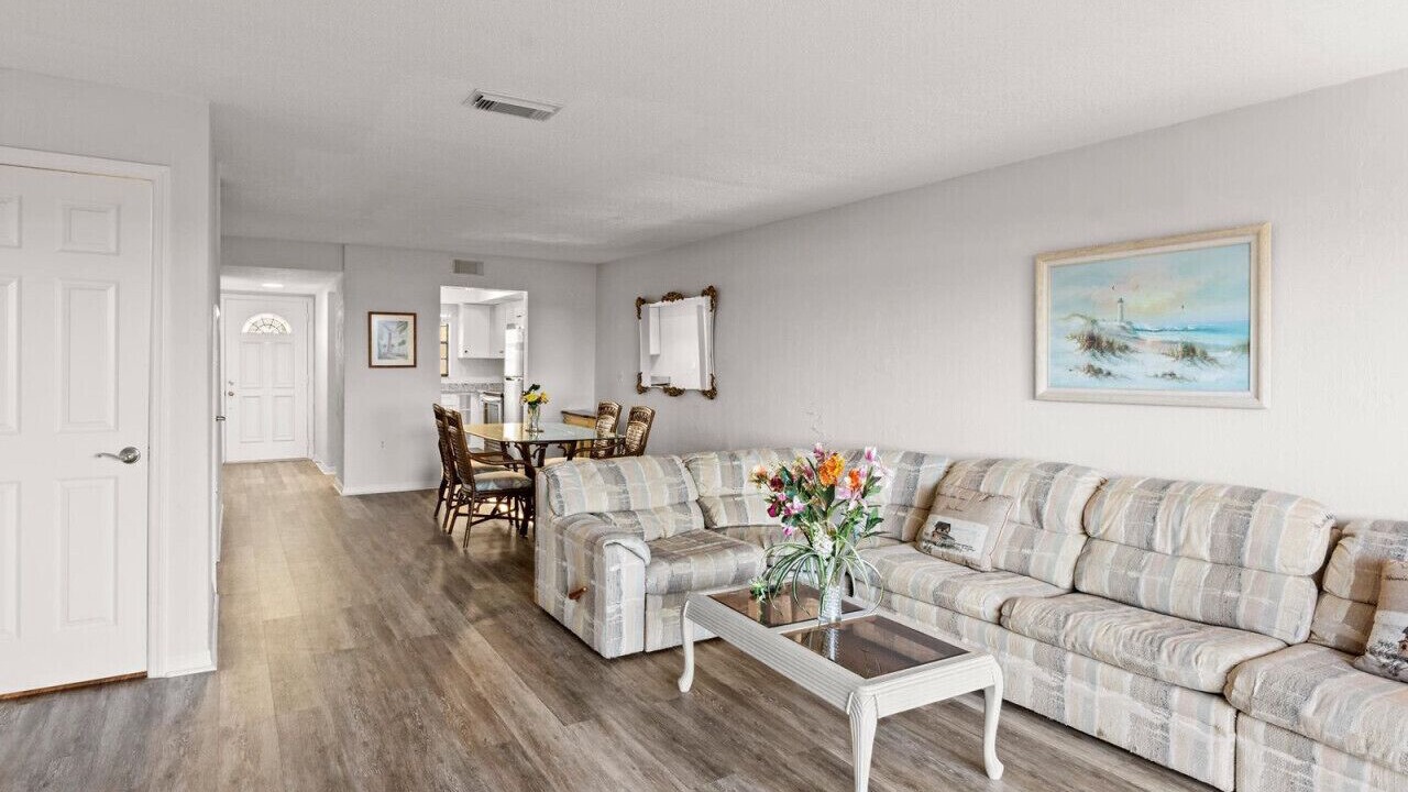 Photo of Livingroom in Southern Shores