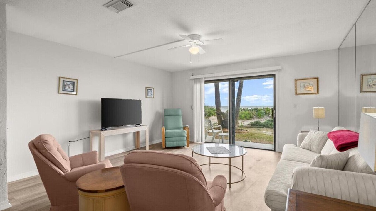 Photo of Livingroom in Southern Shores