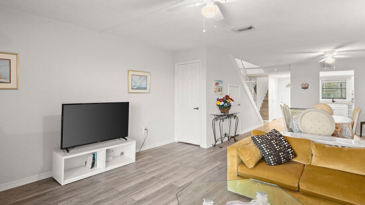 Photo of Livingroom in Southern Shores