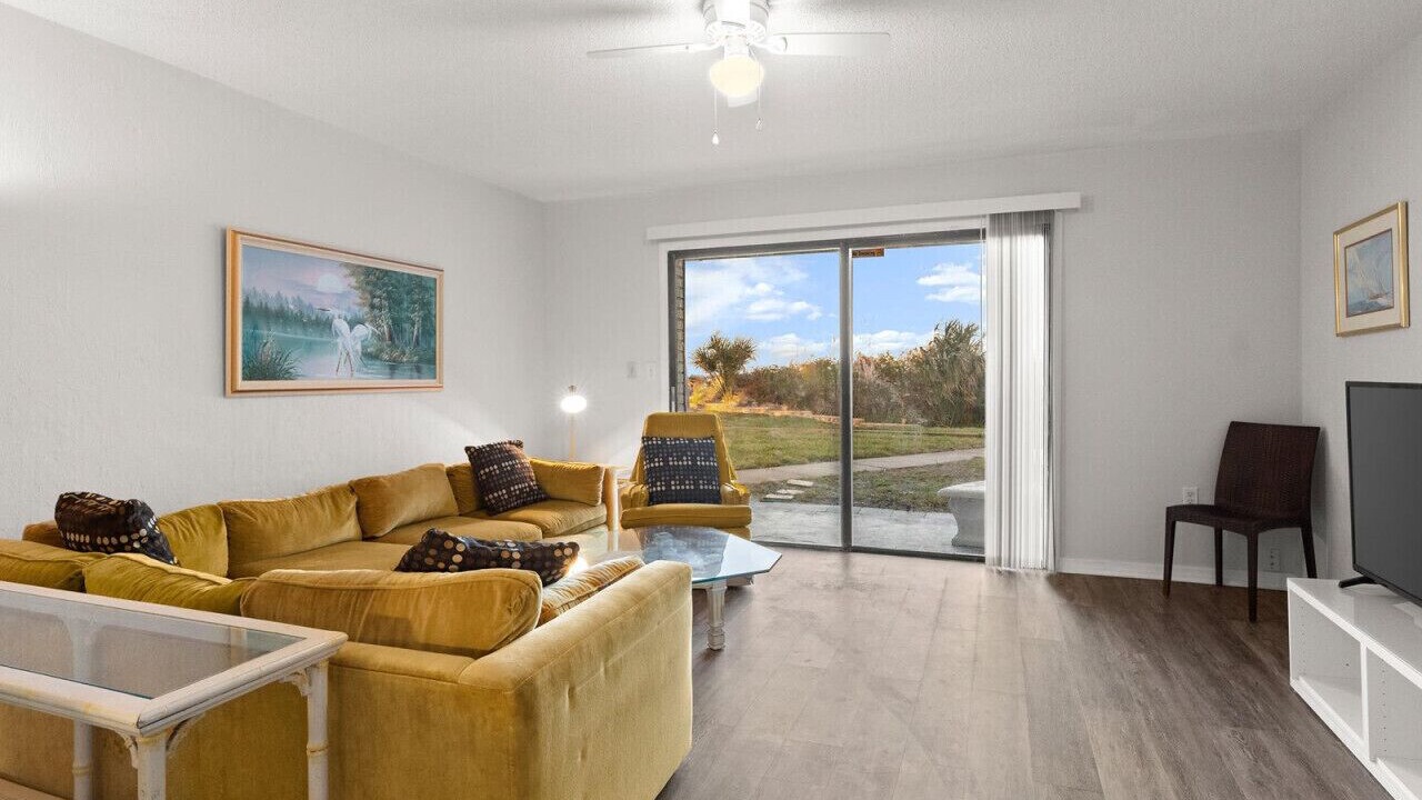 Photo of Livingroom in Southern Shores