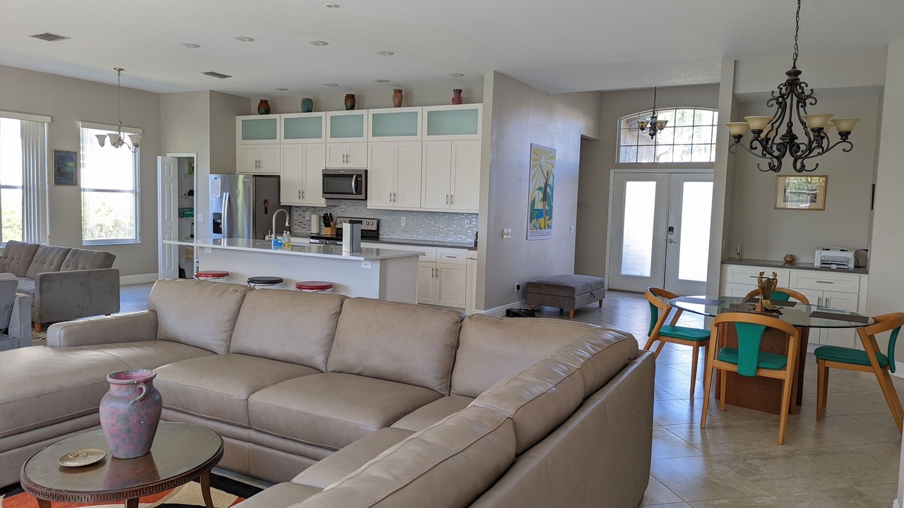 Photo of Livingroom in River Pointe
