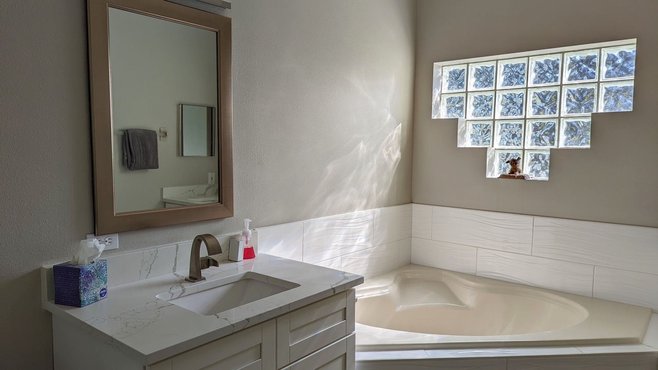 Photo of Bathroom in River Pointe