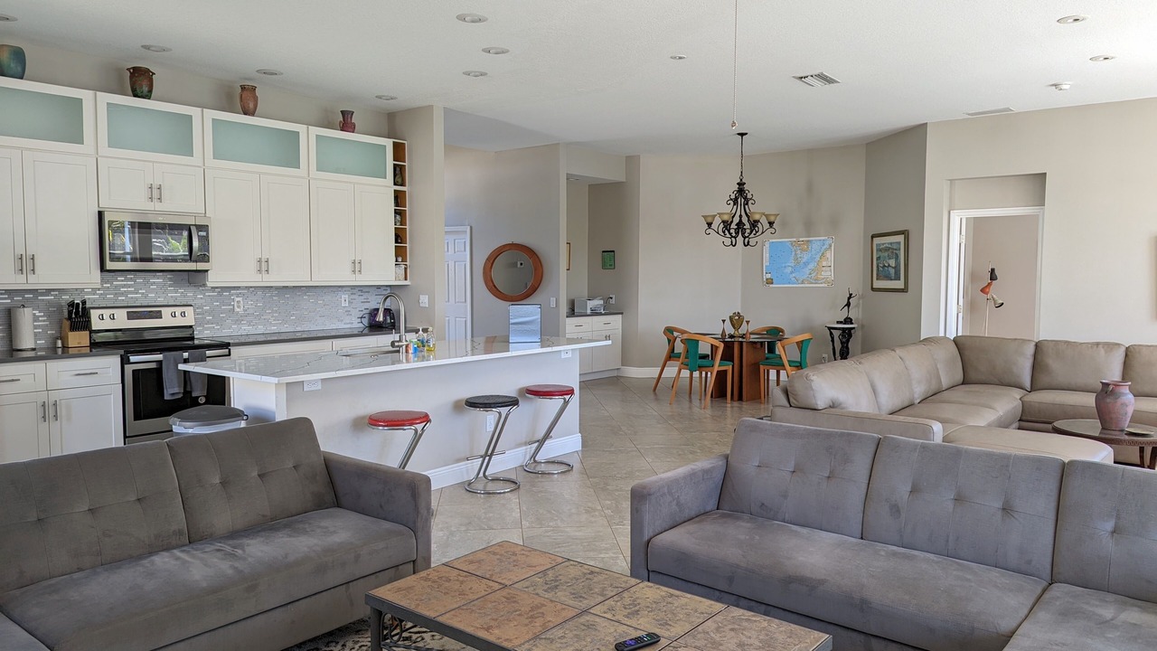 Photo of Livingroom in River Pointe