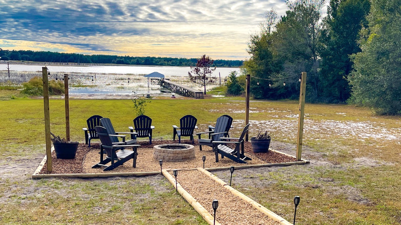 Photo of Outdoor in Putnam Hall