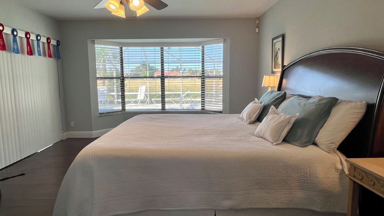 Photo of Bedroom in Greenview Shores