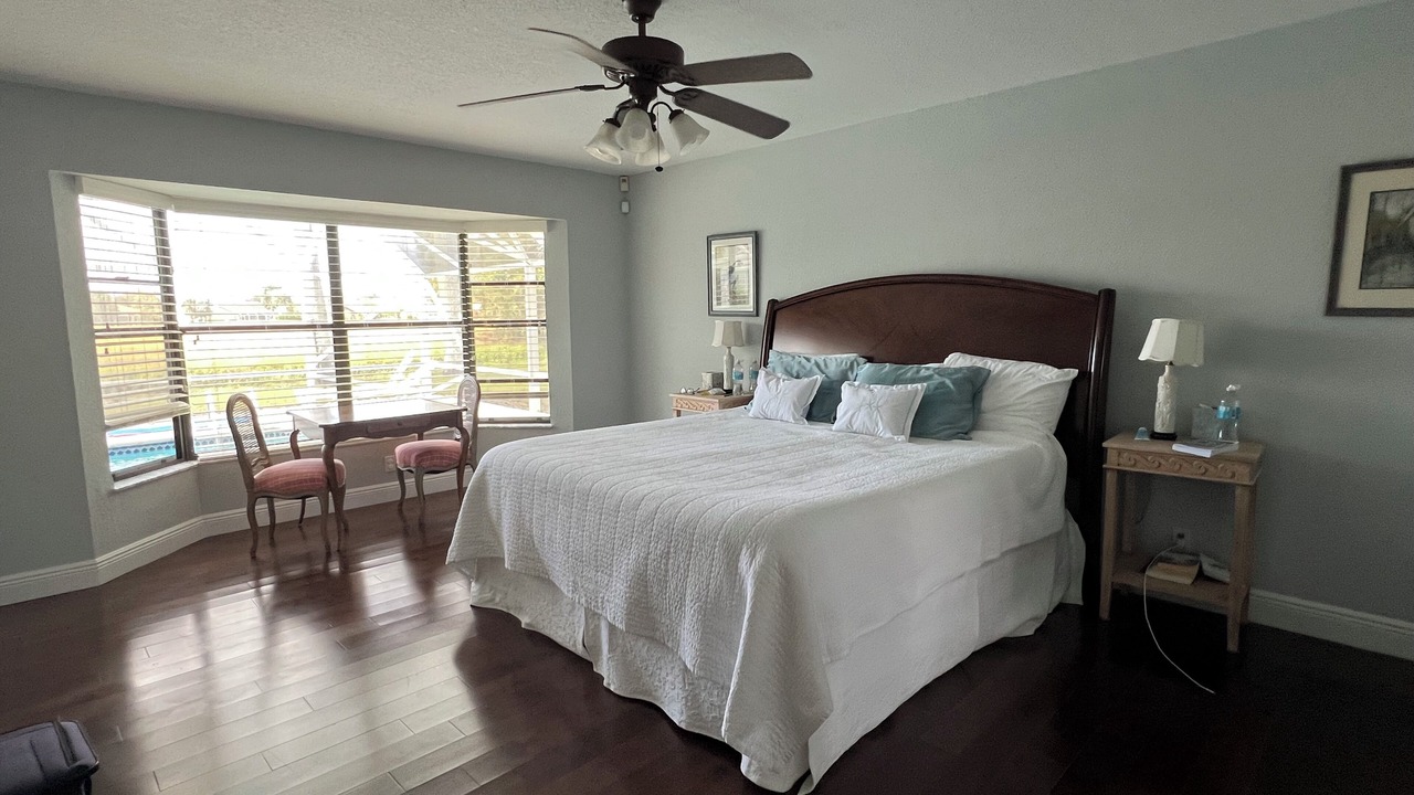 Photo of Bedroom in Greenview Shores