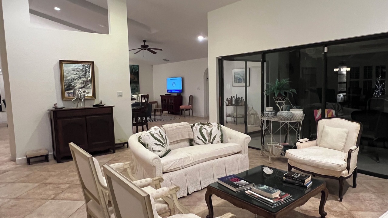 Photo of Livingroom in Greenview Shores