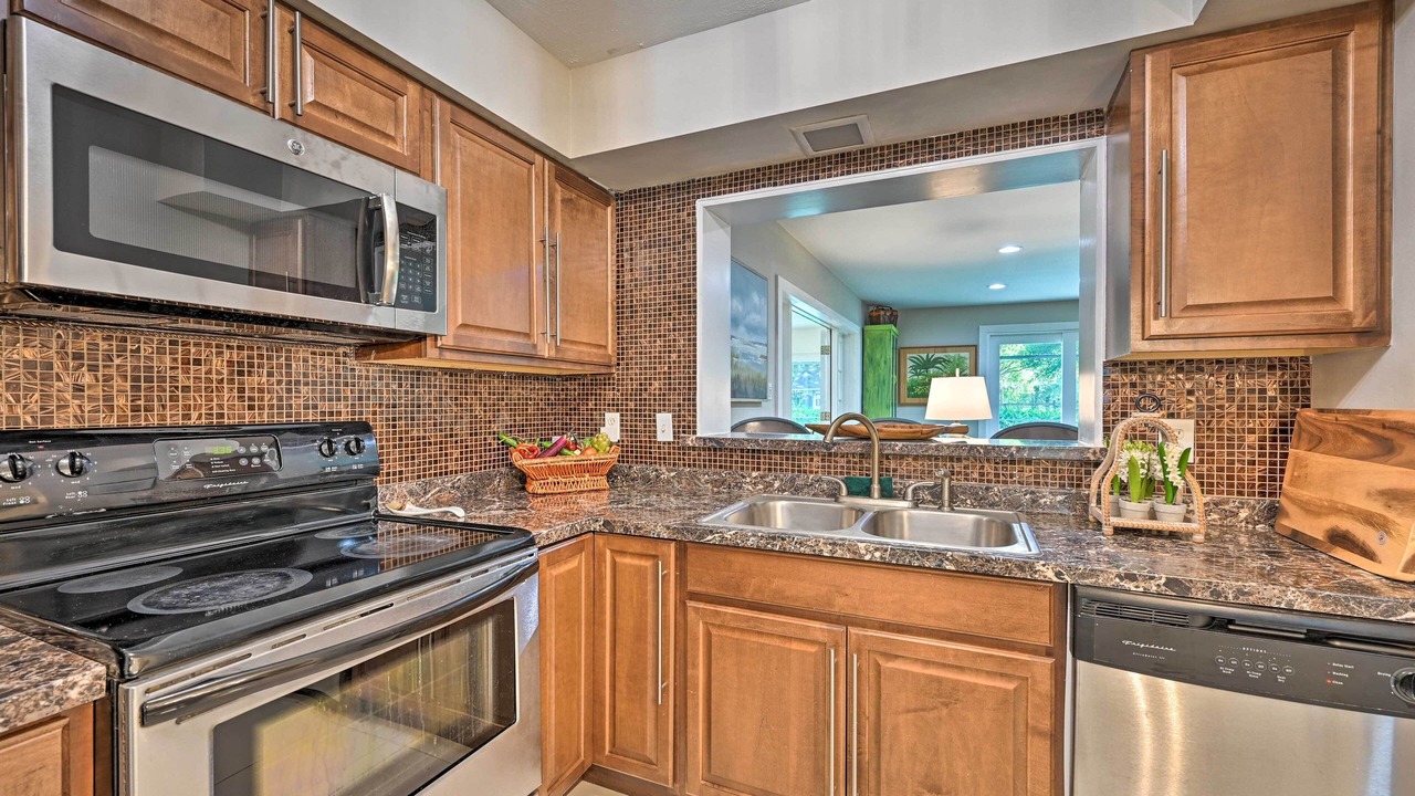 Photo of Kitchen in Bearss Plaza