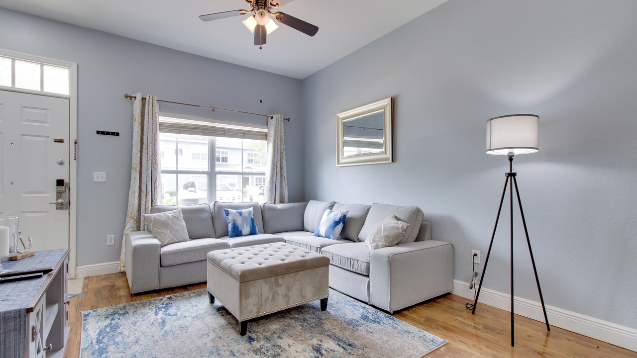 Photo of Livingroom in Venetian Bay Villages
