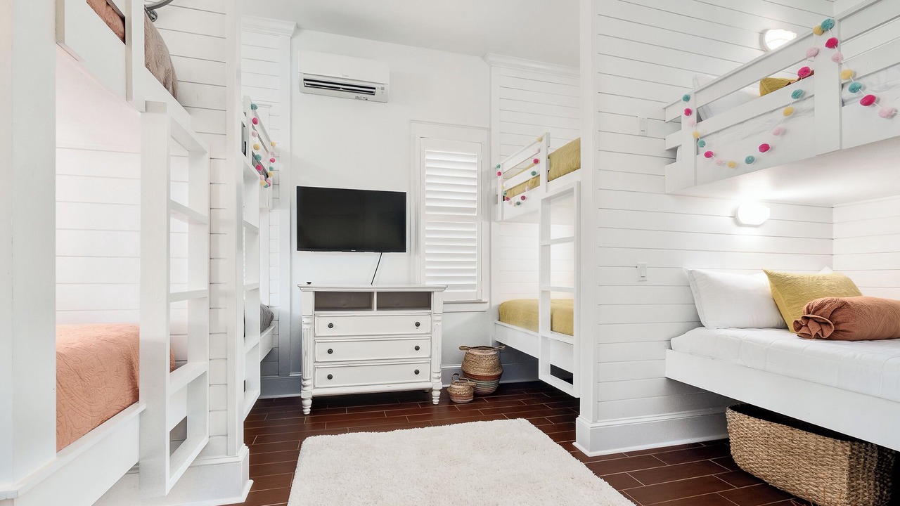 Photo of Bedroom in Delos