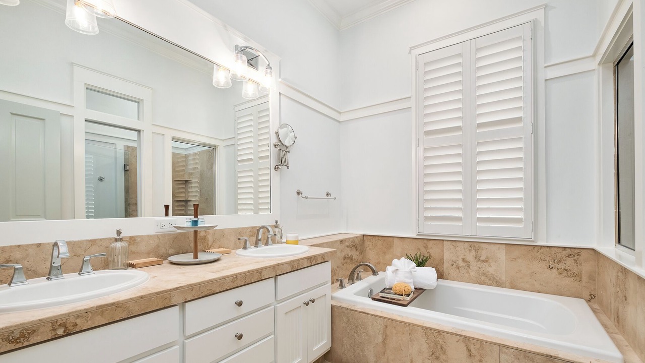 Photo of Bathroom in Delos