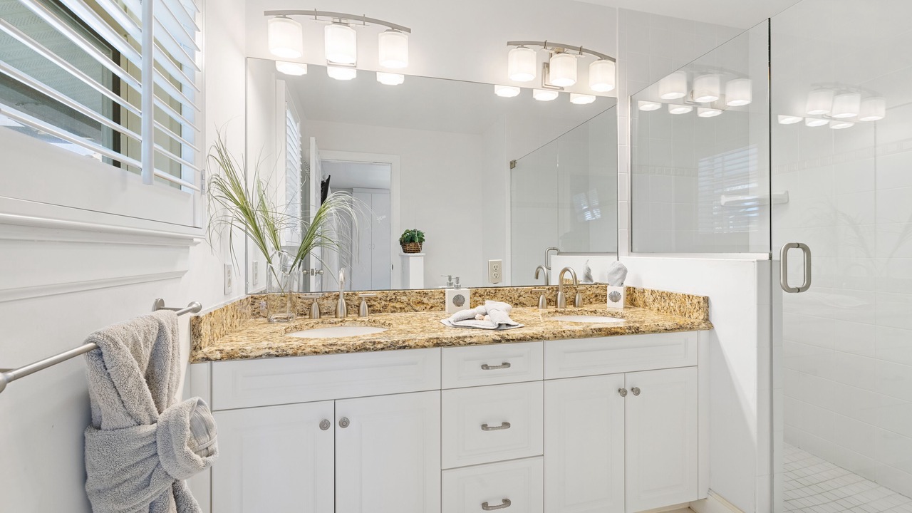 Photo of Bathroom in Manatee Bay