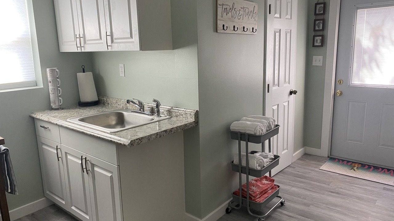 Photo of Bathroom in Lake Worth Corridor
