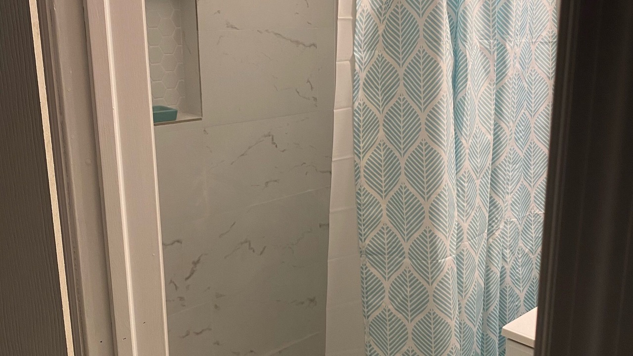 Photo of Bathroom in Lake Worth Corridor