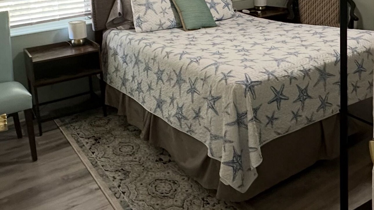 Photo of Bedroom in Lake Worth Corridor