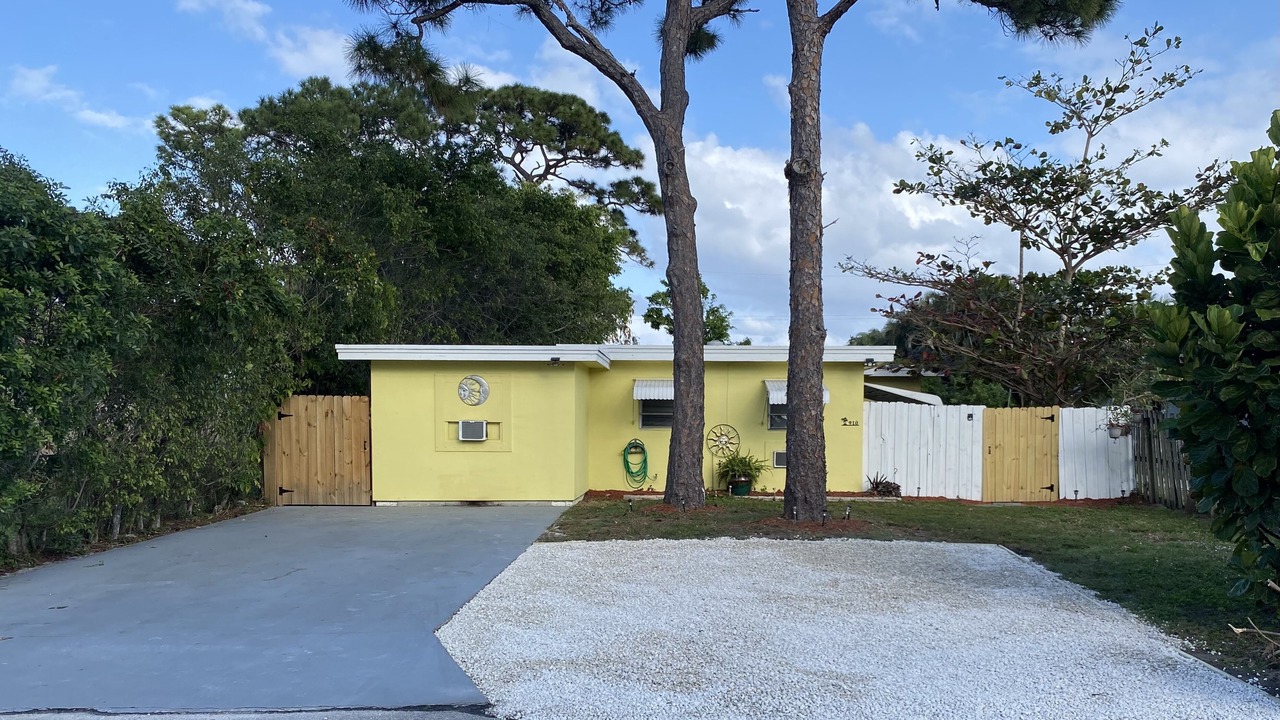 Photo of Outdoor in Lake Worth Corridor