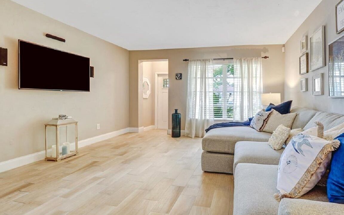 Photo of Bedroom in Naples Park