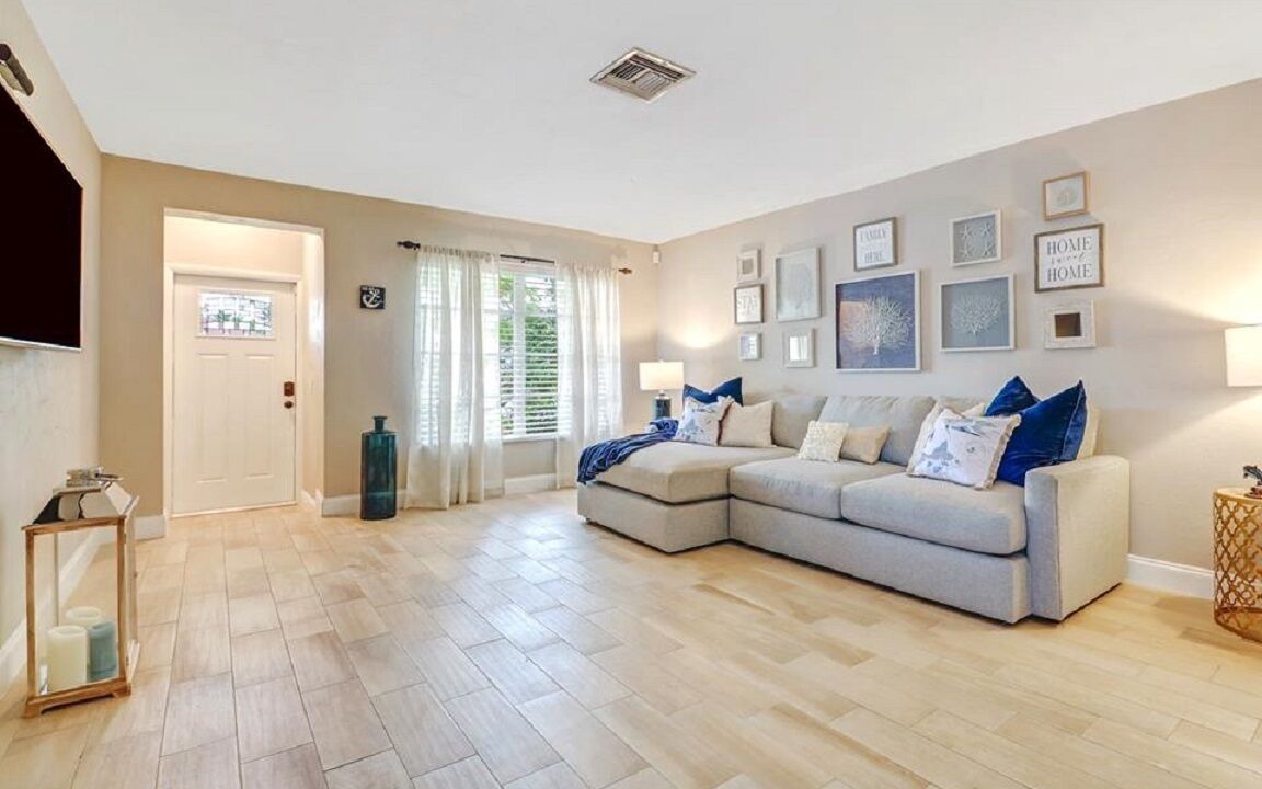 Photo of Bedroom in Naples Park