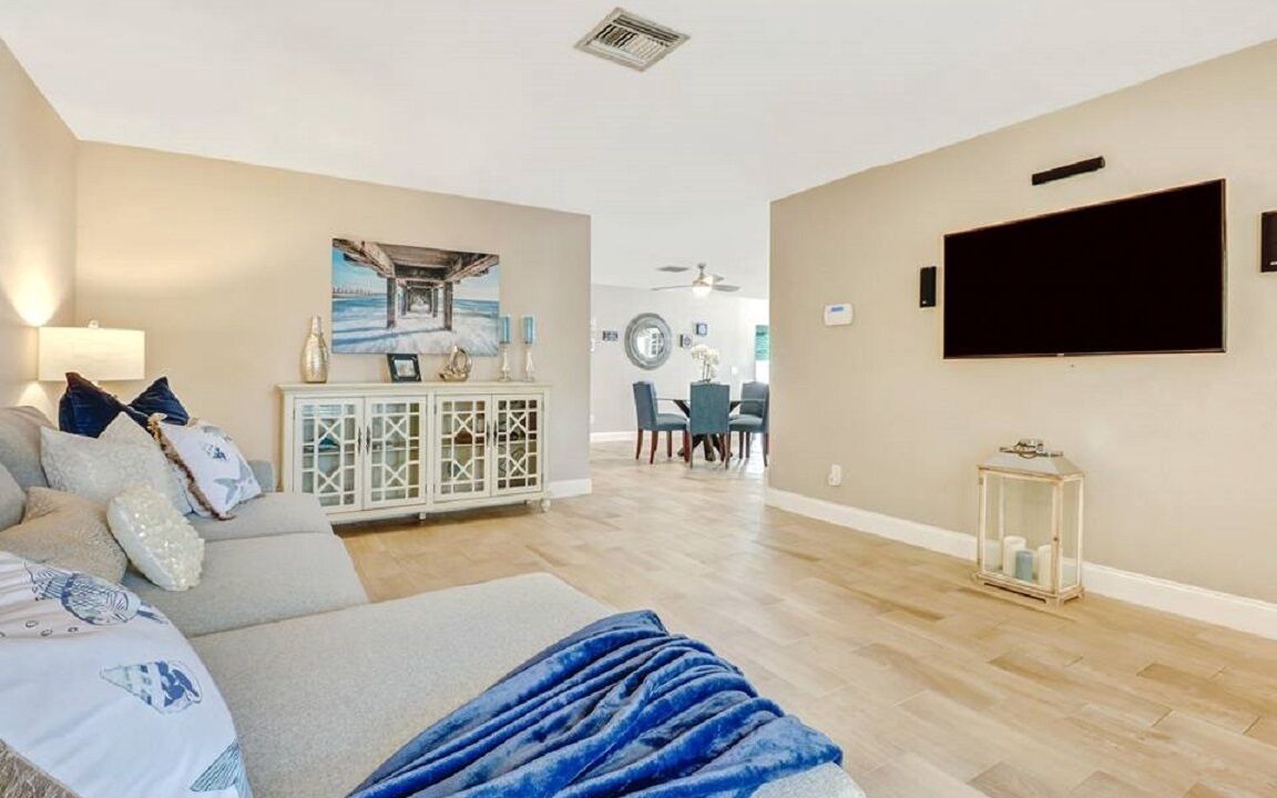 Photo of Bedroom in Naples Park
