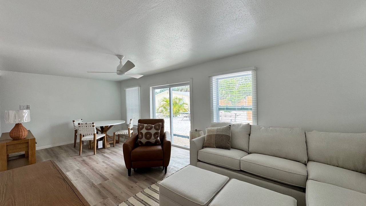 Photo of Livingroom in Longbeach Village