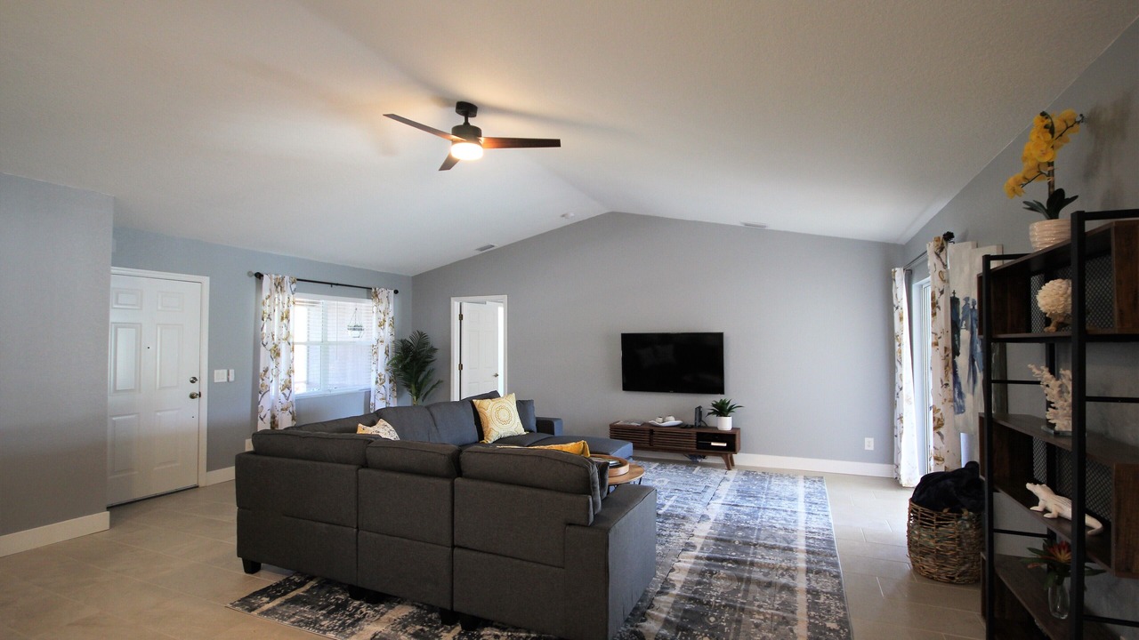 Photo of Livingroom in Englewood East