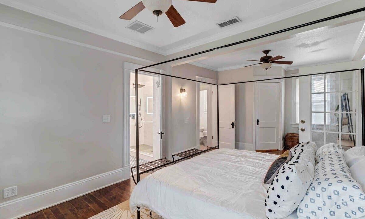Photo of Bedroom in Five Points