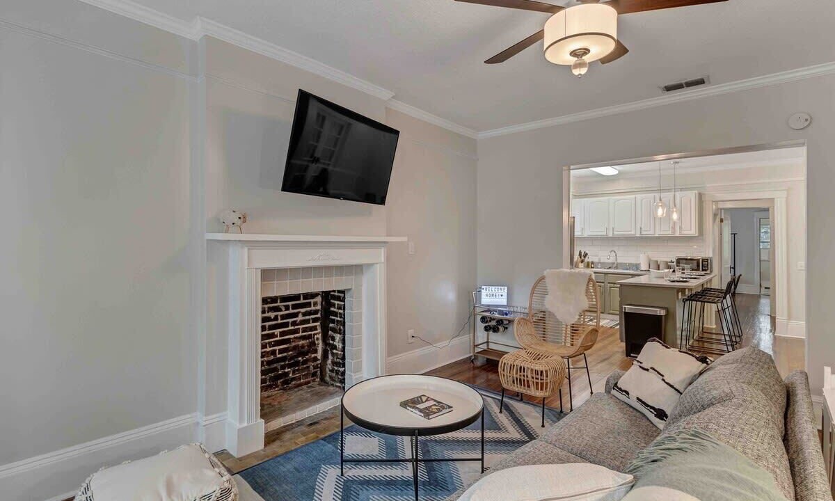 Photo of Livingroom in Five Points