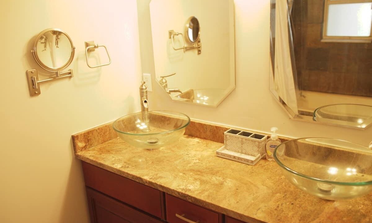 Photo of Bathroom in Brown Island