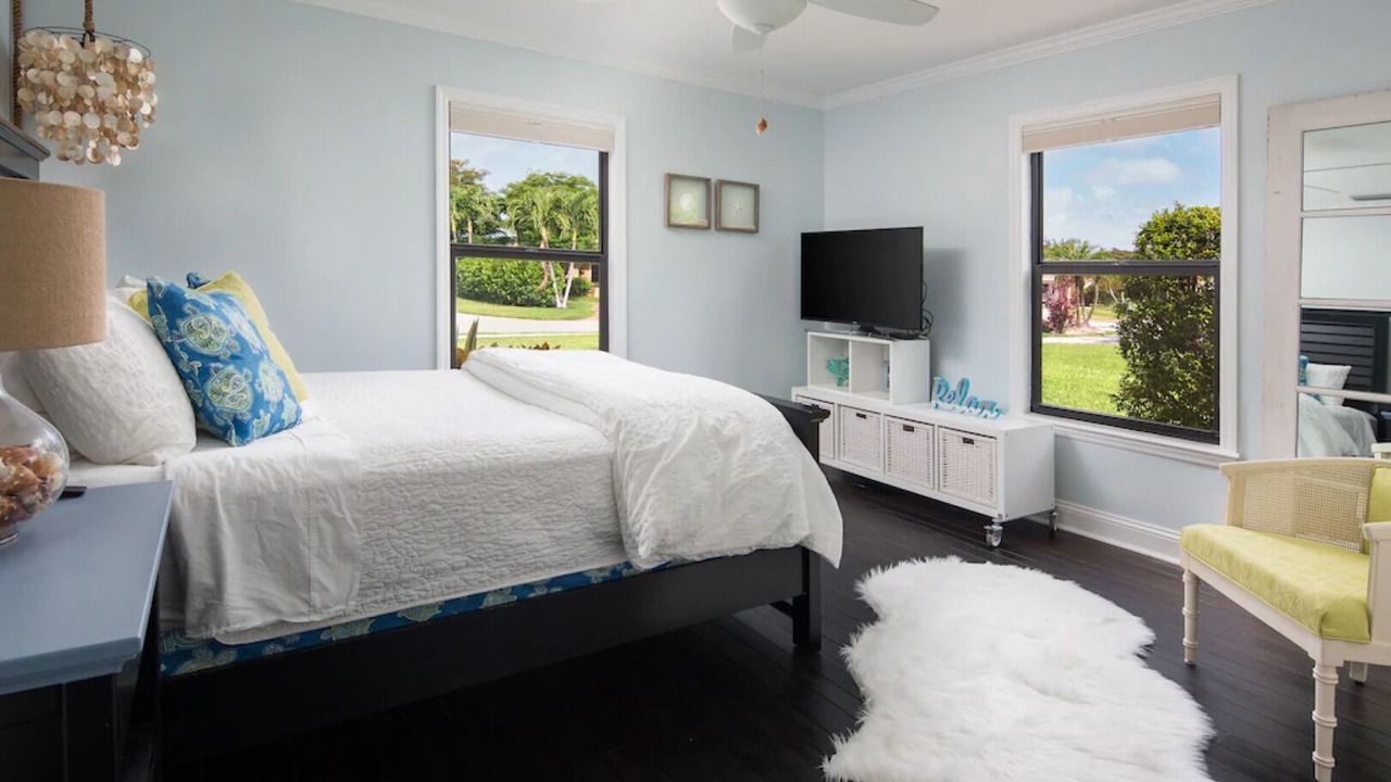 Photo of Bedroom in Palm River Estates