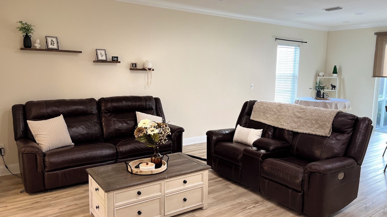 Photo of Livingroom in Baymeadows