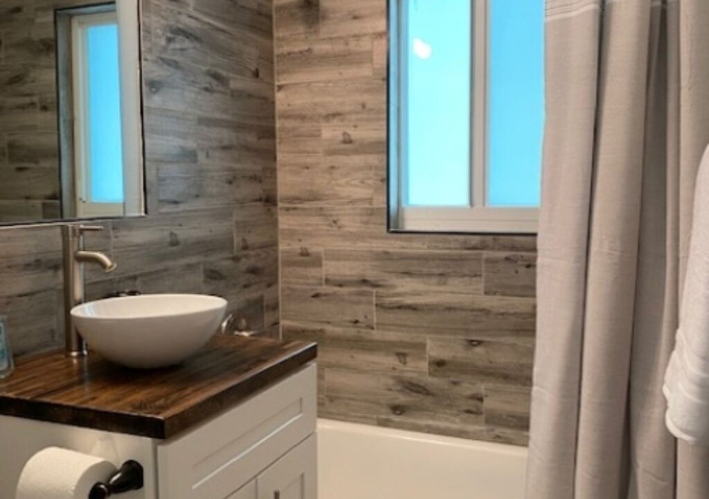 Photo of Bathroom in East Central Boulevard