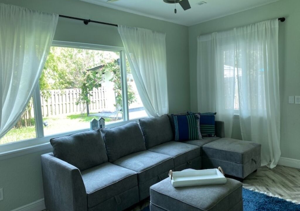 Photo of Livingroom in East Central Boulevard
