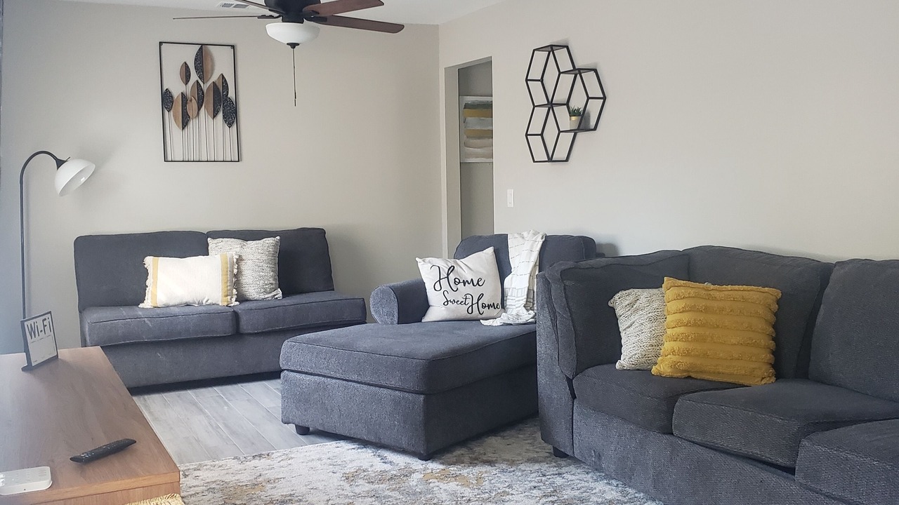 Photo of Livingroom in North Hyde Park