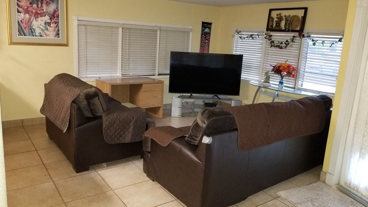 Photo of Livingroom in Pembroke Park