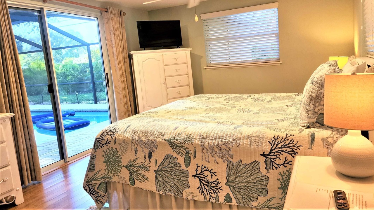 Photo of Bedroom in Gulf Gate Estates