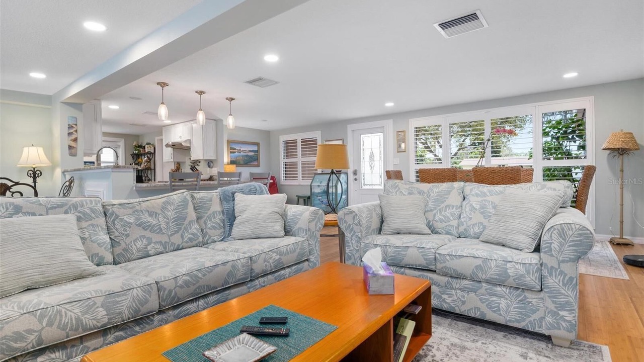 Photo of Livingroom in Gulf Gate Estates