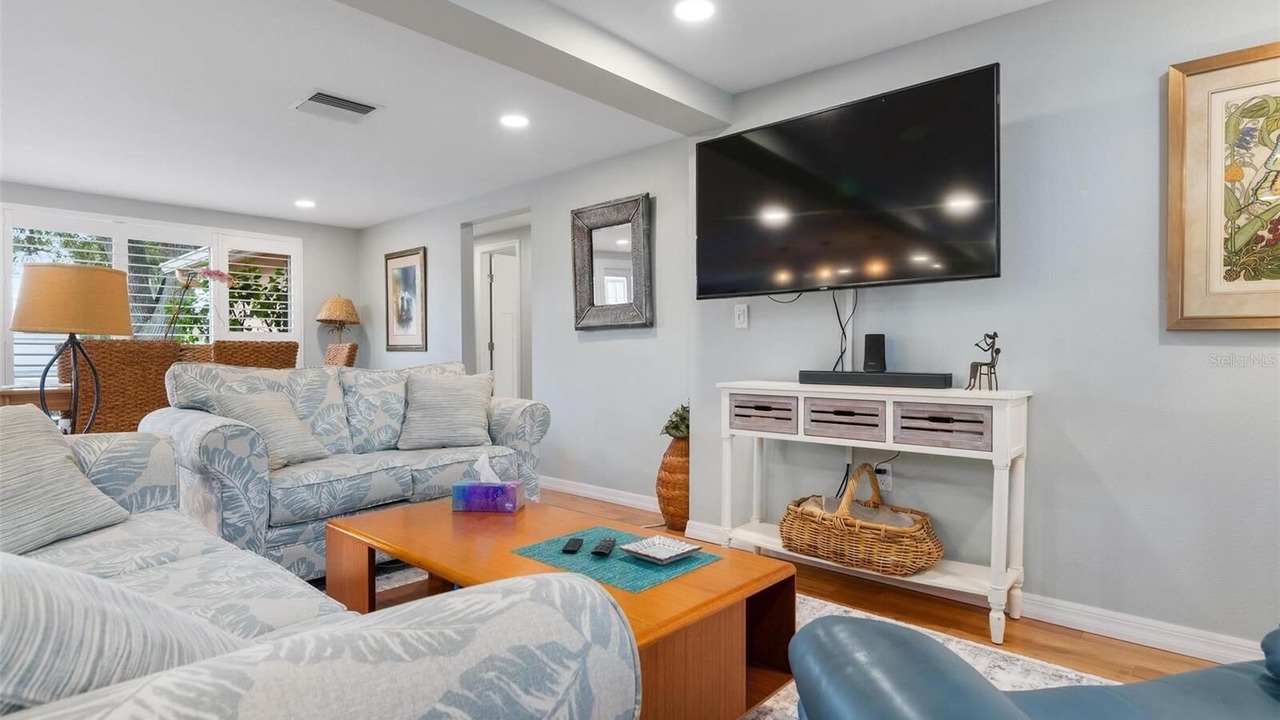 Photo of Livingroom in Gulf Gate Estates