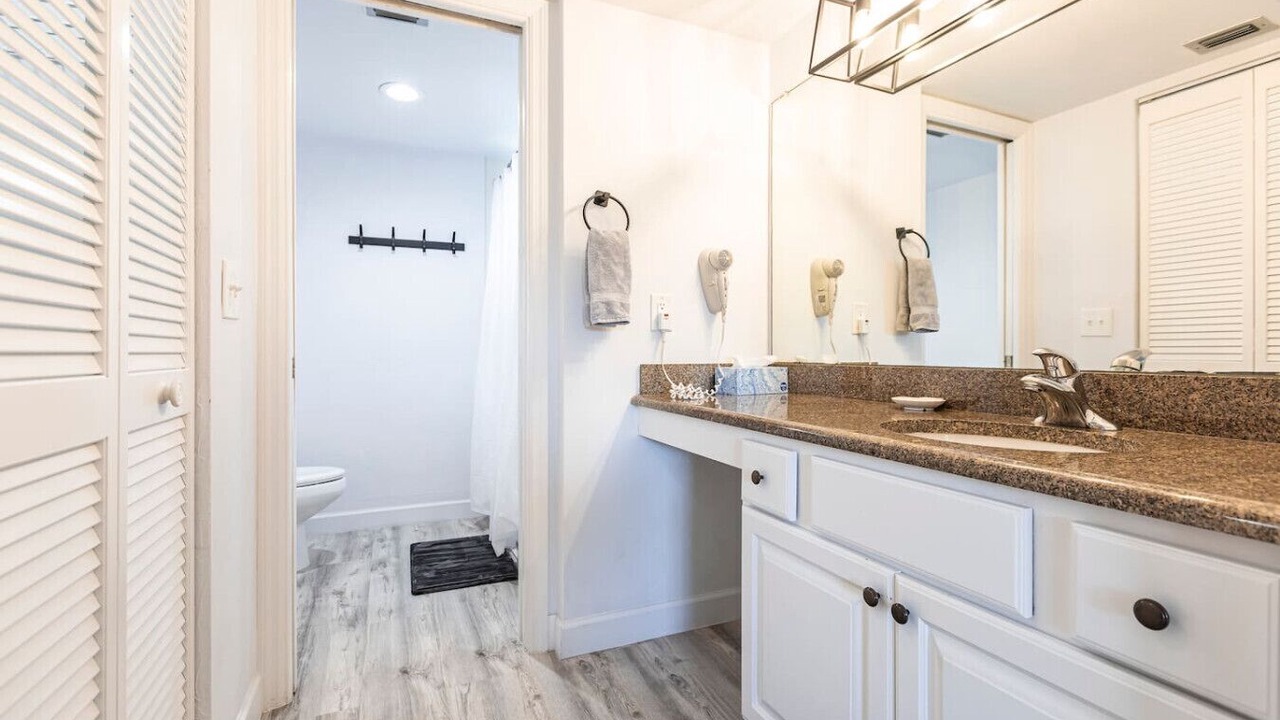 Photo of Bathroom in Park Shore