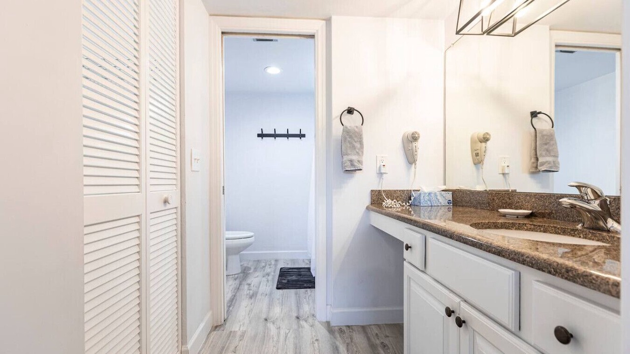 Photo of Bathroom in Park Shore